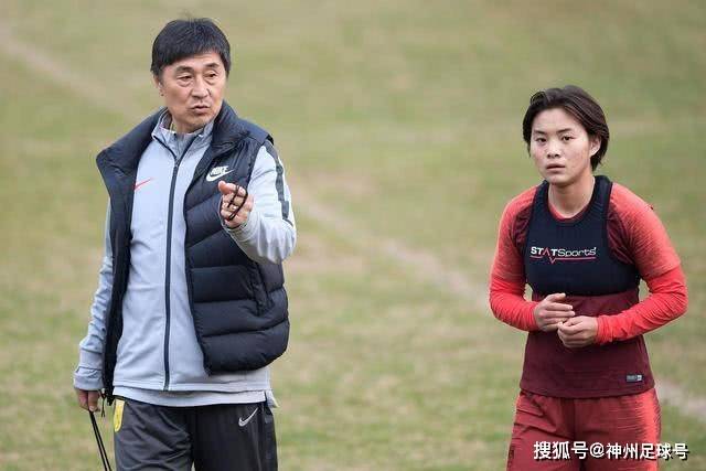 刘嘉玲回应郭台铭绯闻：梁朝伟是家人，郭台铭是好友